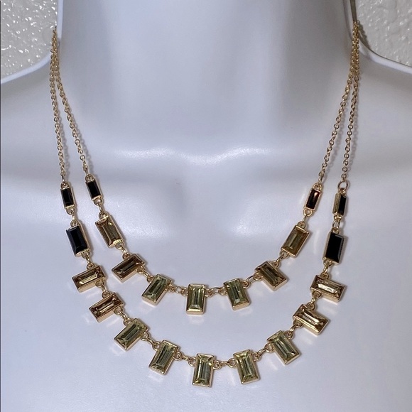 Unbranded- Elegant Gold and Black Necklace - Picture 4 of 4